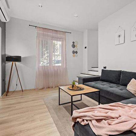 Apartment Rose พูลา ภายนอก รูปภาพ