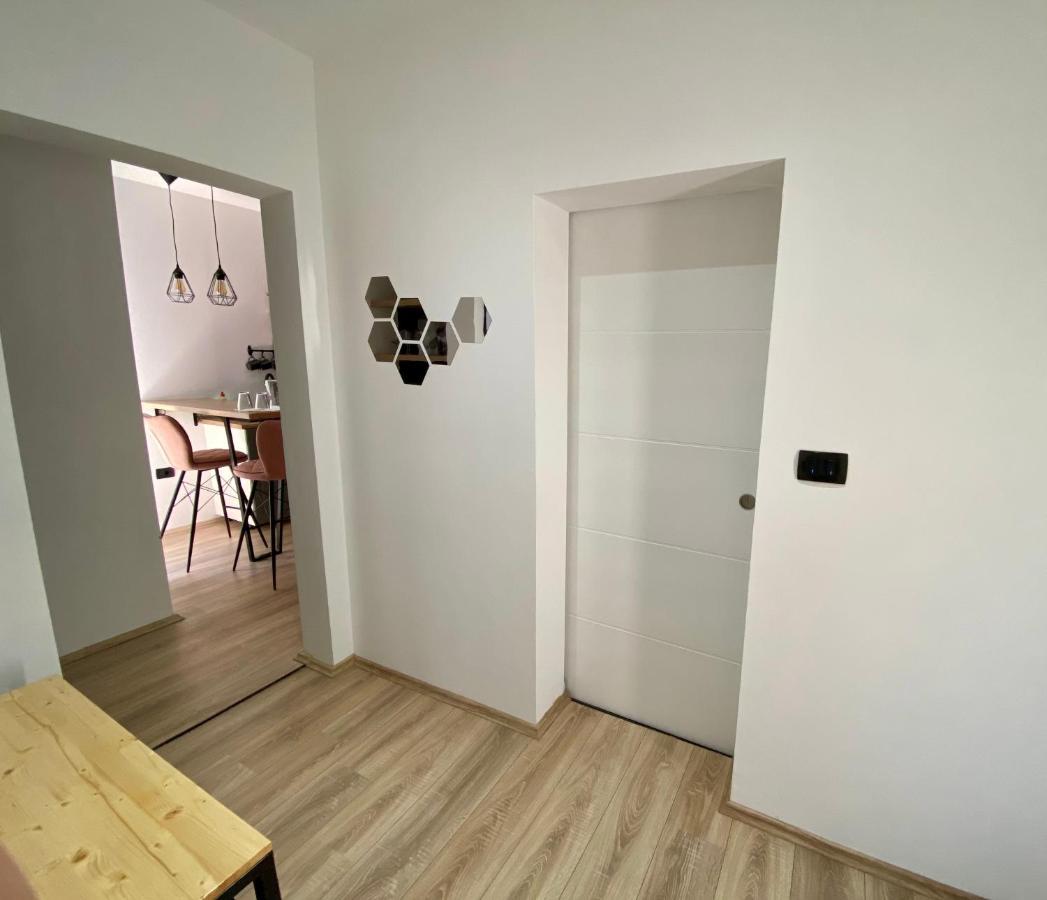 Apartment Rose พูลา ภายนอก รูปภาพ